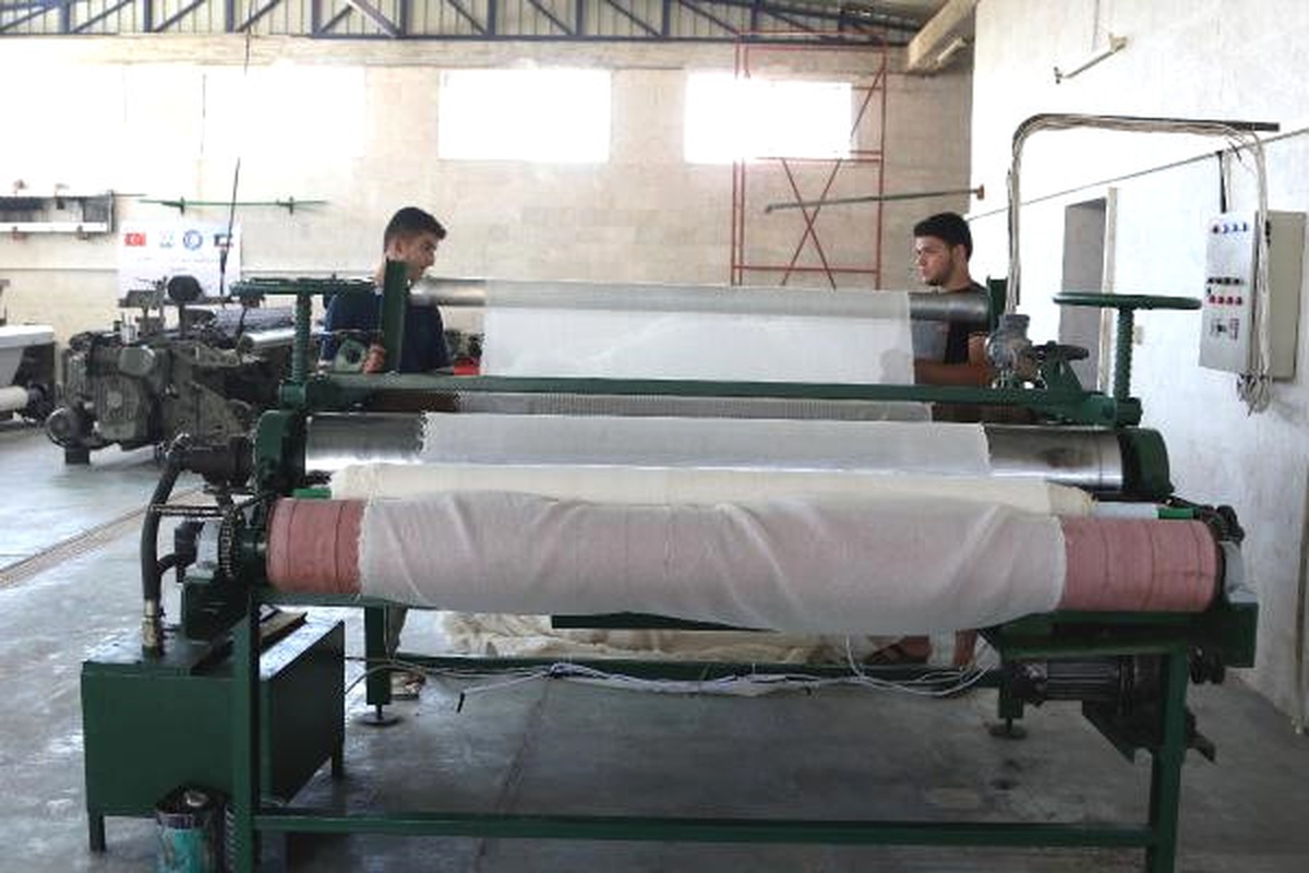 Suriye\'deki Hastaneler İçin 350 Metre Sargı Bezi Üretiyorlar