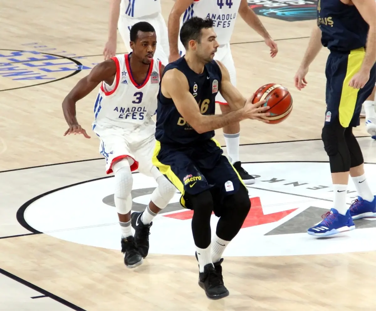 Tahincioğlu Basketbol Süper Ligi: Anadolu Efes: 84 - Fenerbahçe Doğuş: 80