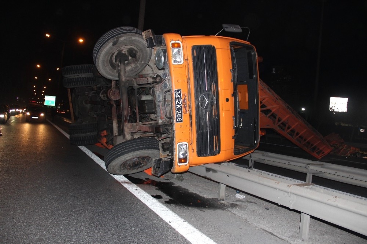 Tem Otoyolunda İş Kazası: 1 Ölü, 1 Yaralı