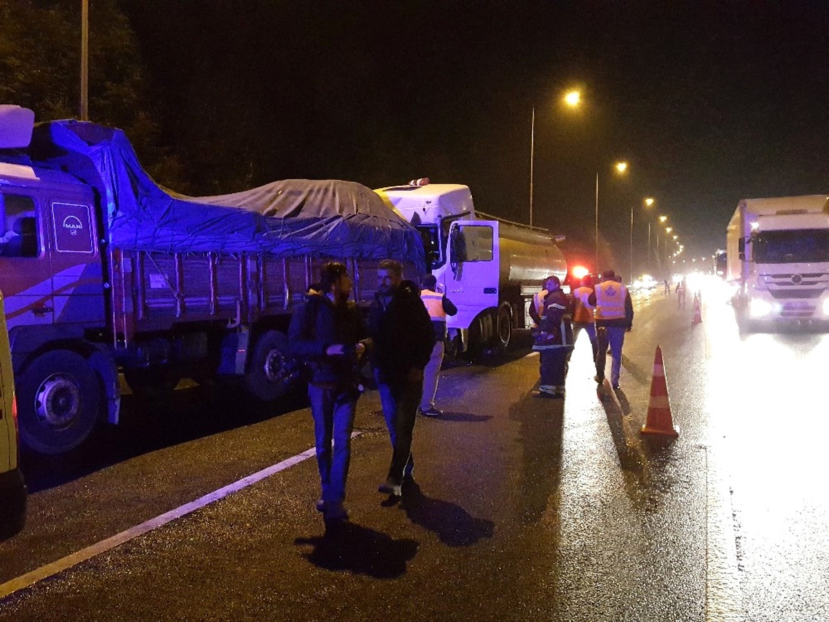 Tem Otoyolunda Tanker Tıra Arkadan Çarptı: 1 Yaralı
