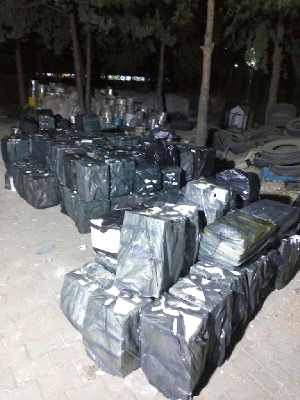 Tır\'da 31 Bin 800 Paket Kaçak Sigara Ele Geçti