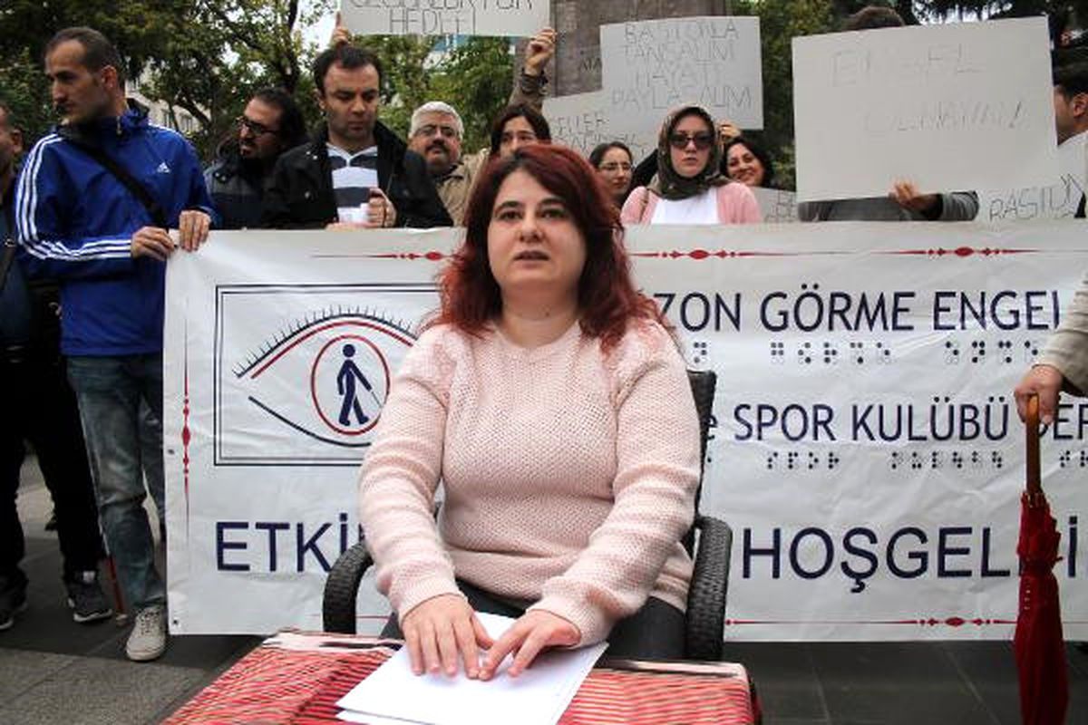 Trabzon\'da Görme Engellilerden Farkındalık Yürüyüşü