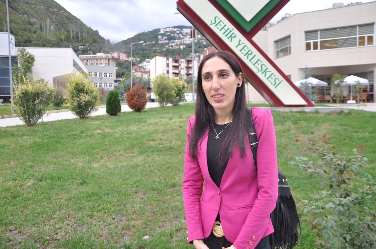 Üçüncü Üniversitesini Okuyan Hülya\'nın En Büyük Hayali Kaymakam Olmak