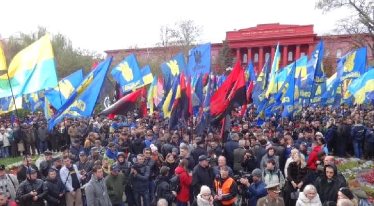 Ukrayna\'da Milliyetçiler Nazi-bağlantılı Grubun 75. Yılını Kutladı