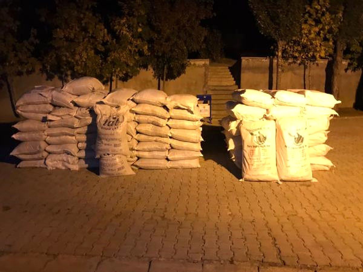 Van\'da Kargo Şirketine Ait Bir Araçta 2 Ton 160 Kilo Kaçak Çay Ele Geçirildi