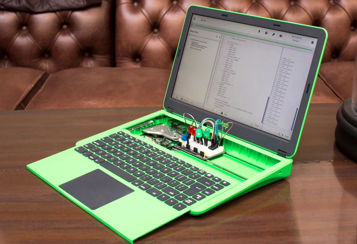 Yeni Raspberry Pi Laptop Modüler Yapısıyla Kodlamayı Öğretiyor