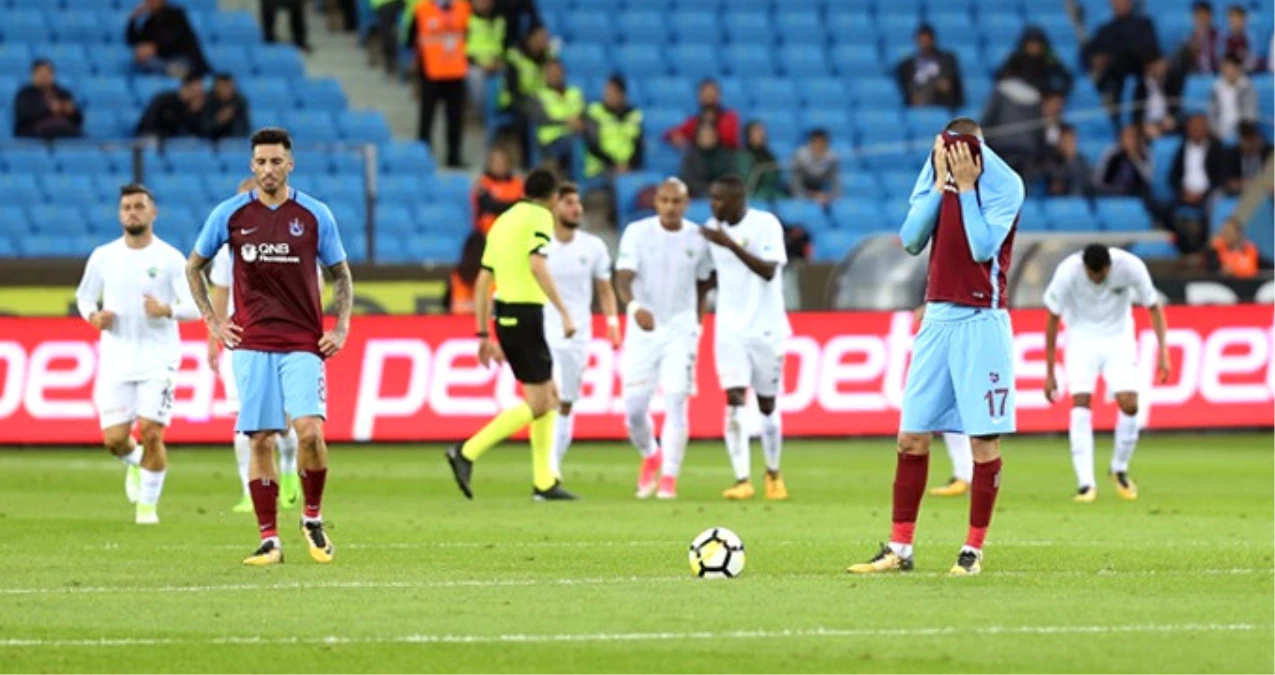 6-1\'lik Maçta, Trabzonsporlu Taraftarlar Tek Futbolcuyu Alkışladı