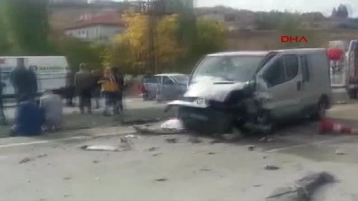 Ankara Elmadağ\'da 4 Araç Birbirine Girdi: 2 Ölü, 8 Yaralı