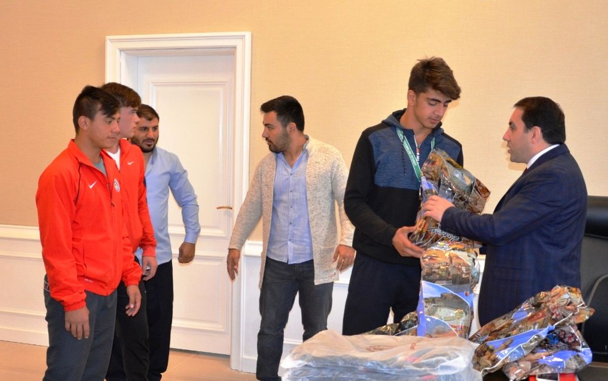 Başarılı Güreşçiler Ödüllendirildi
