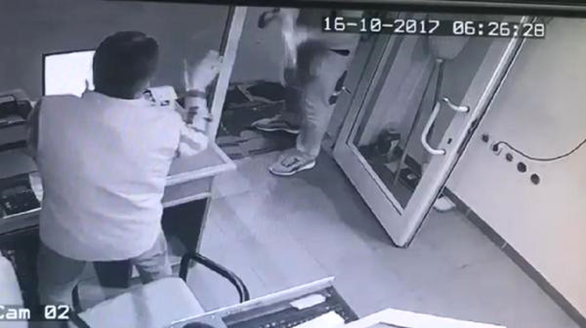 Bilgisayar Monitörü Ölümden Kurtardı