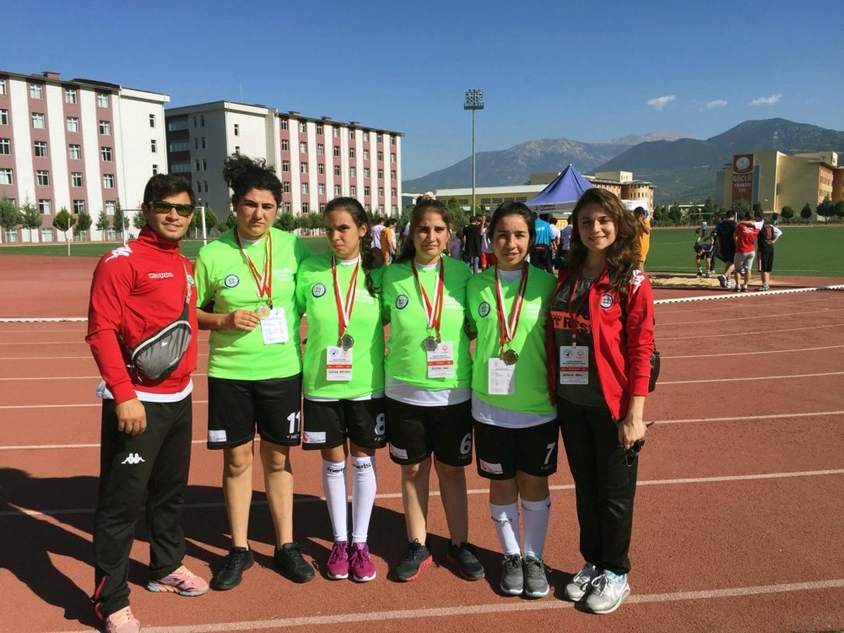 Büyükşehirin Özel Sporcuları Özel Olimpiyat Oyunlarına Katıldı