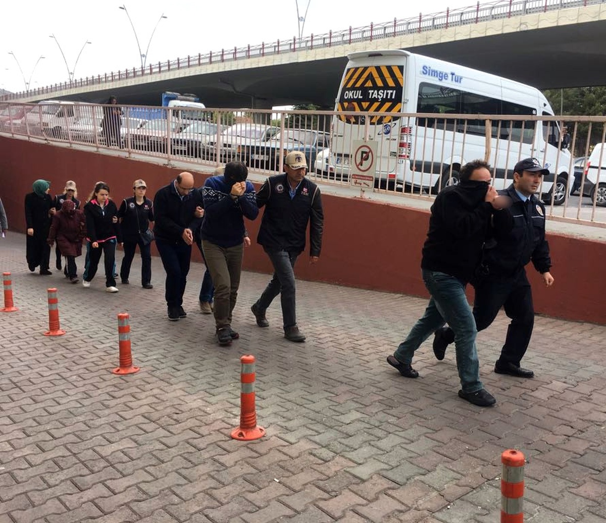 Bylock Zanlısından Muhabirlere Çirkin Hareket