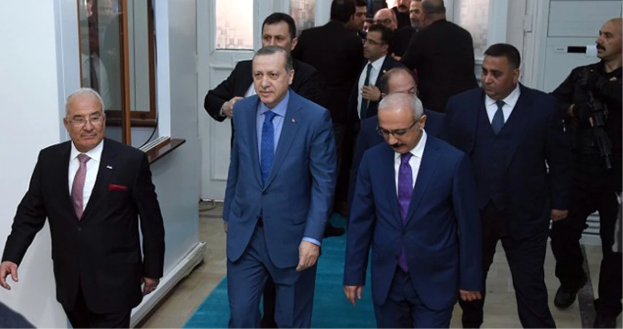 Erdoğan, Yoğun Bakımda Tedavi Gören Baykal\'ı Hastanede Ziyaret Etti