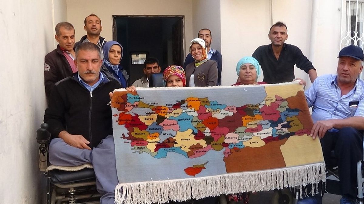 Engelliler Dokudukları Halıyı Cumhurbaşkanına Ulaştırmak İstiyor