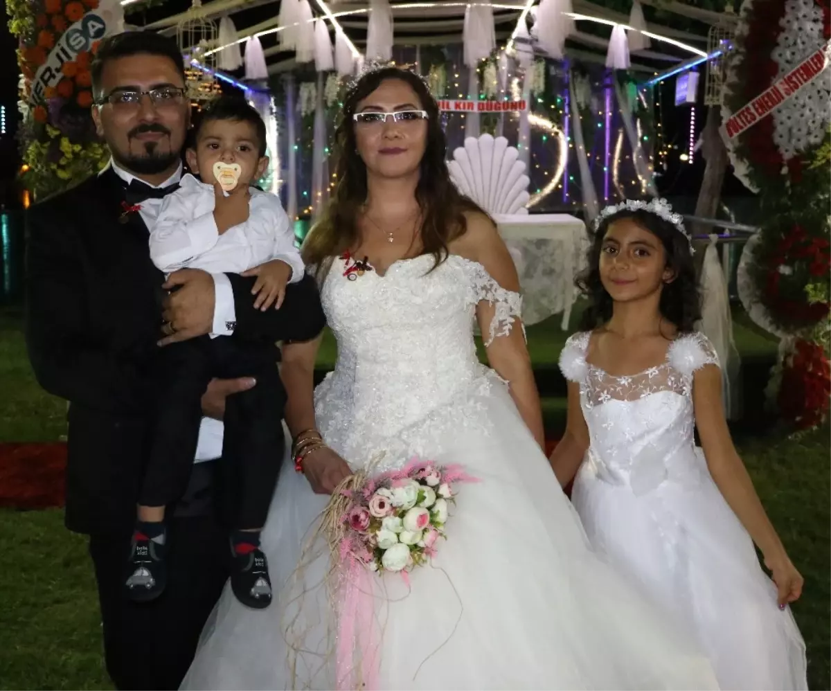 Evlendikten 10 Yıl Sonra Düğün Yaptılar
