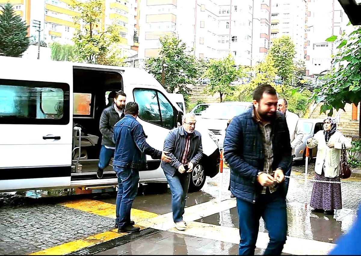 Fetö\'cü Askerler Adliyeye Ağlayarak Girdi