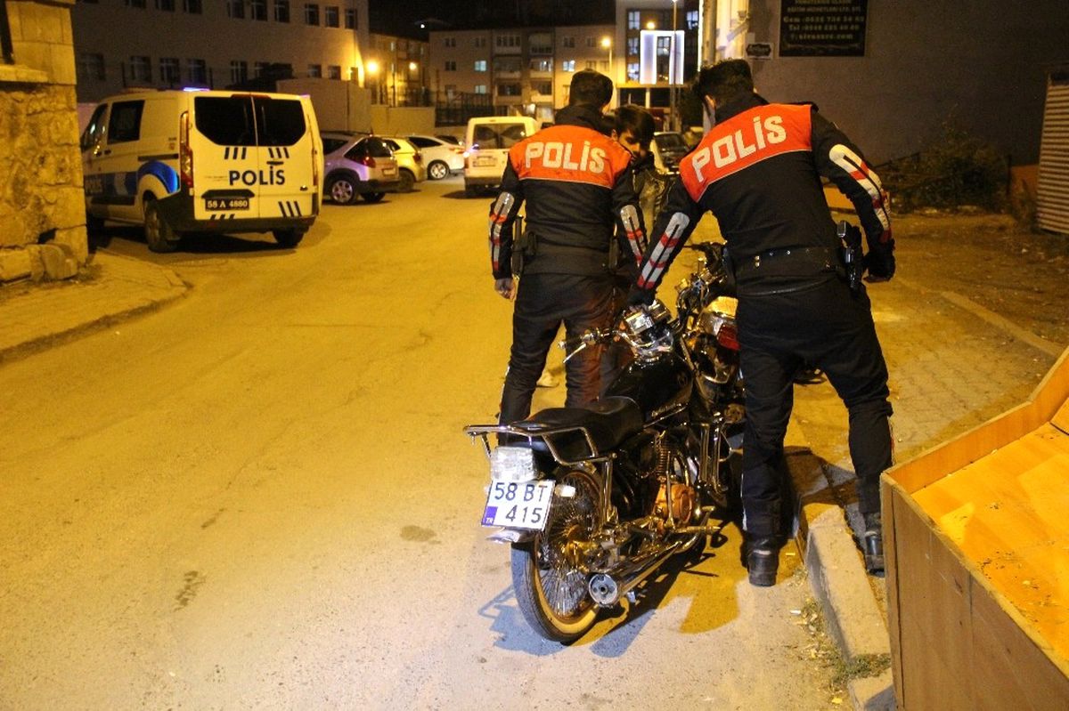 Hem Polisten Ceza Hem de Babasından Fırça Yedi