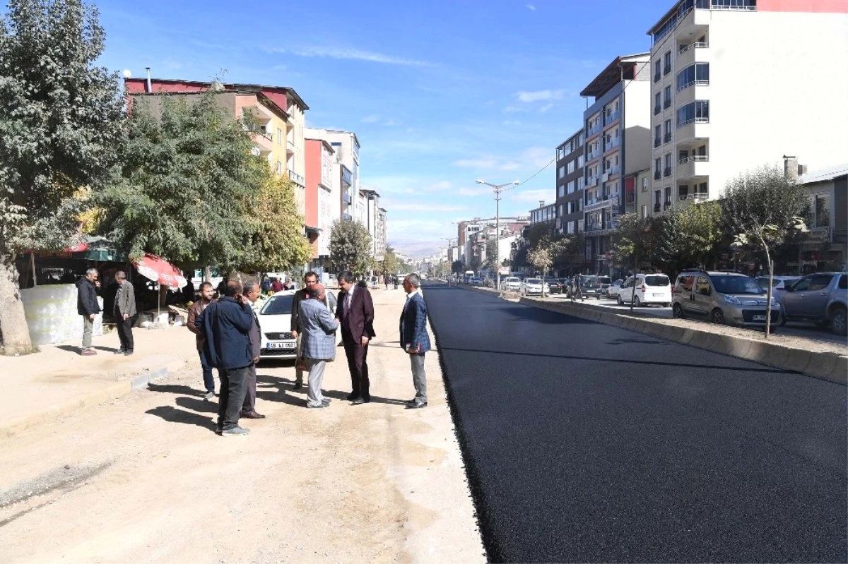 İstasyon Caddesi\'nde Geçici Asfalt Çalışması