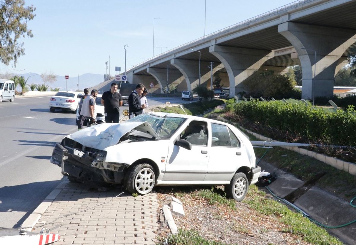 İzmir\'de Trafik Kazası: 1 Yaralı