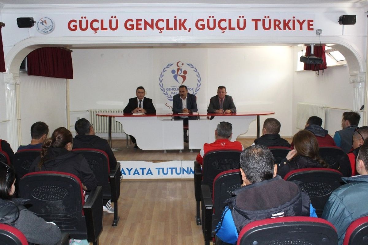 Karaman\'da Antrenör Değerlendirme Toplantısı Yapıldı