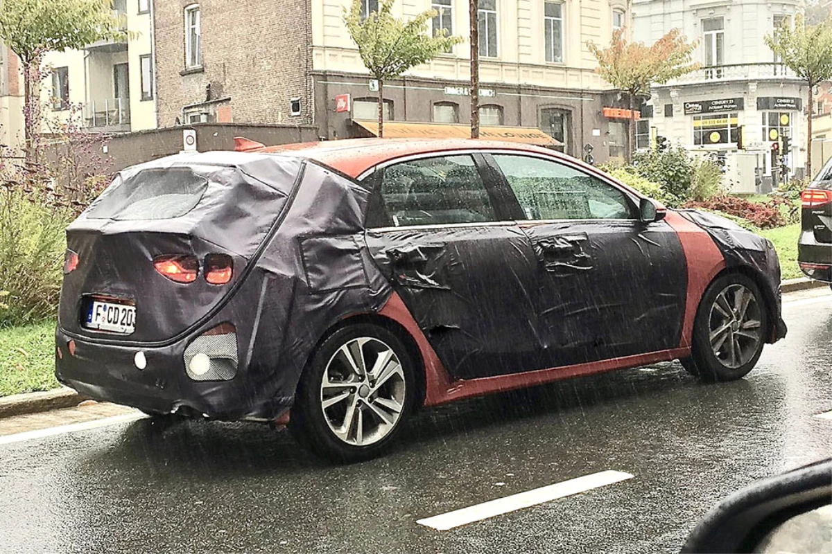 Kia Cee\'d Kameralara Yakalandı