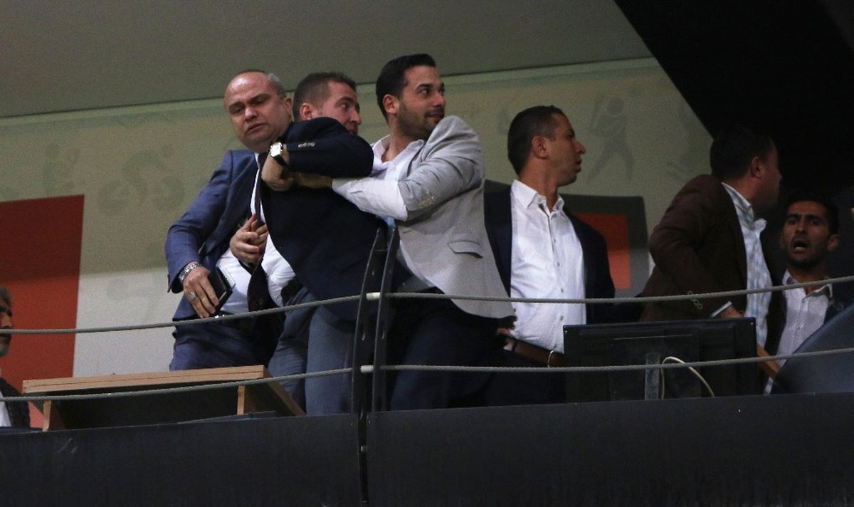 Maç Sonu Protokolde Tansiyon Yükseldi