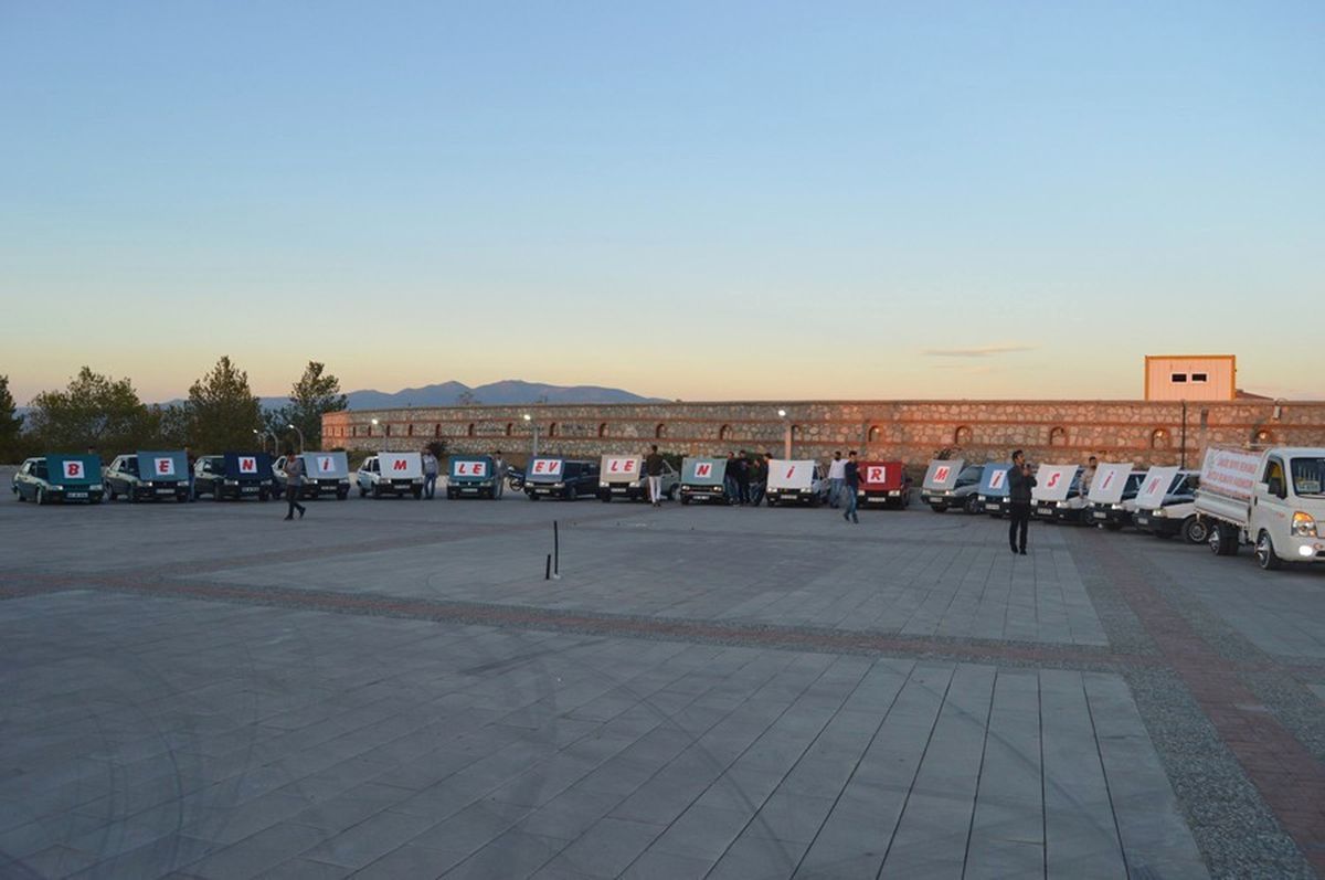 Manisa\'da 16 Araçla Evlilik Teklifi