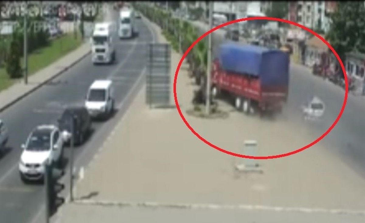 Manisa\'daki Trafik Kazaları Mobese\'ye Yansıdı