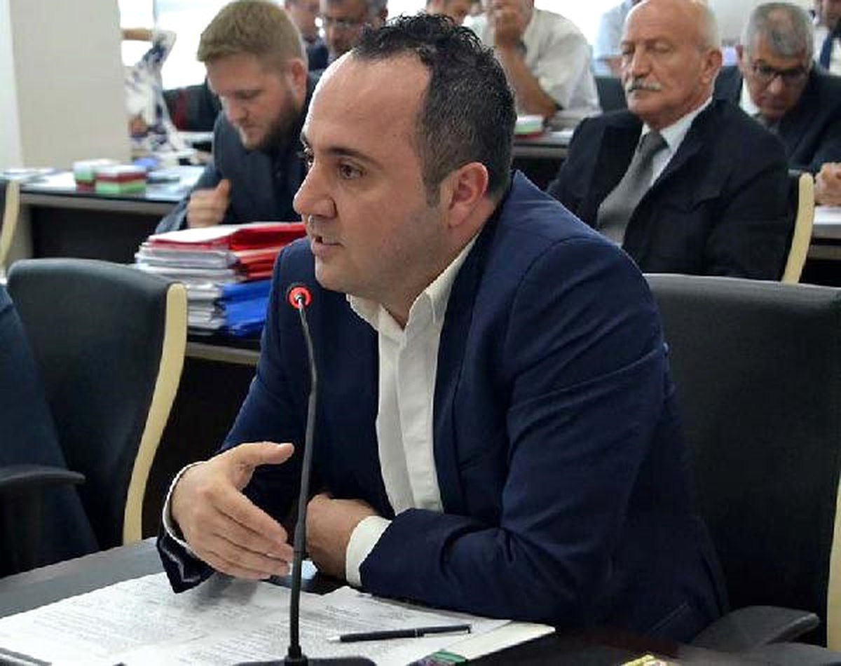 MHP\'li Belediye Meclis Üyesi, Partisinden İstifa Etti