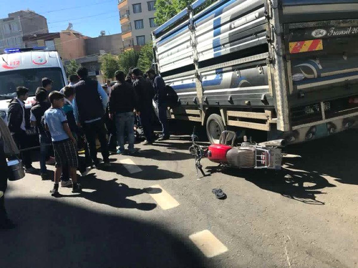 Motosiklet Pikaba Çarptı: 2 Yaralı