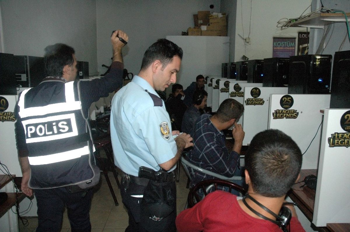 Okul Önleri ve İnternet Kafelere Sıkı Denetim