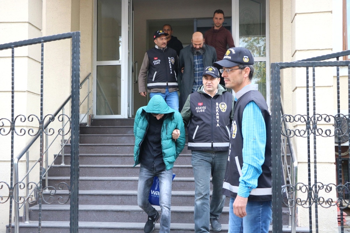 Oto Hırsızlığı Çetesi Çökertildi: 16 Gözaltı