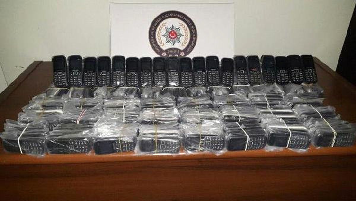 Otomobilde Gümrük Kaçağı 300 Cep Telefonu Ele Geçirildi