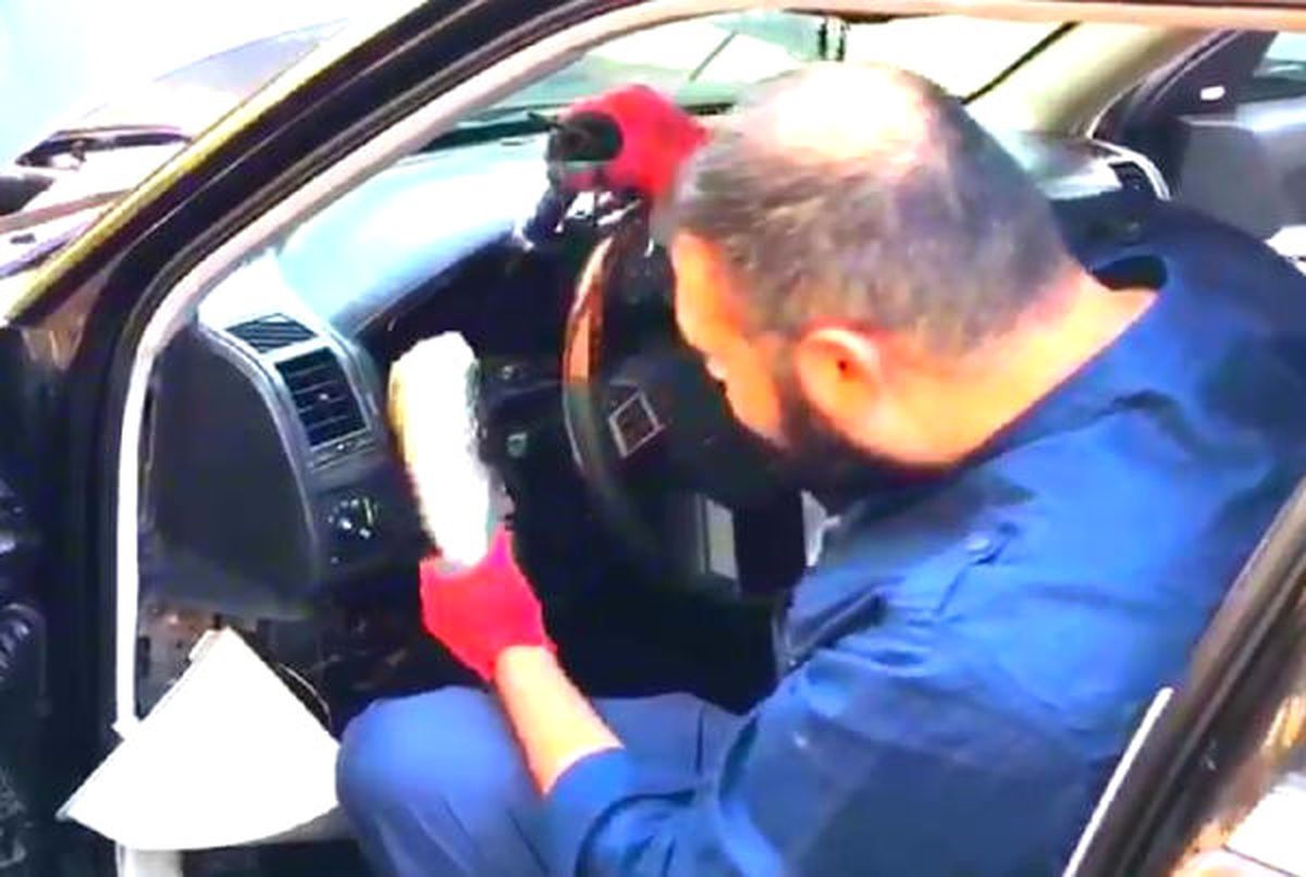 Otomobilin Gösterge Panelinden Uyuşturucu Çıktı