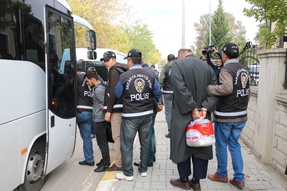 Sakarya\'da Oto Hırsızlığı Çetesi Çökertildi