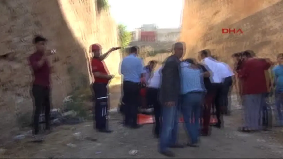 Şanlıurfa Kaleden Düşen Suriyeli Çocuk Yaralandı