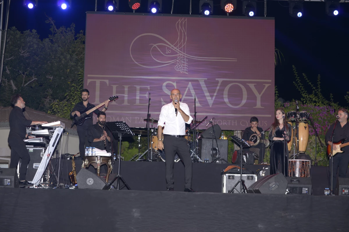 Sevilen Sanatçı Altay Kıbrıs\'ta Konser Verdi