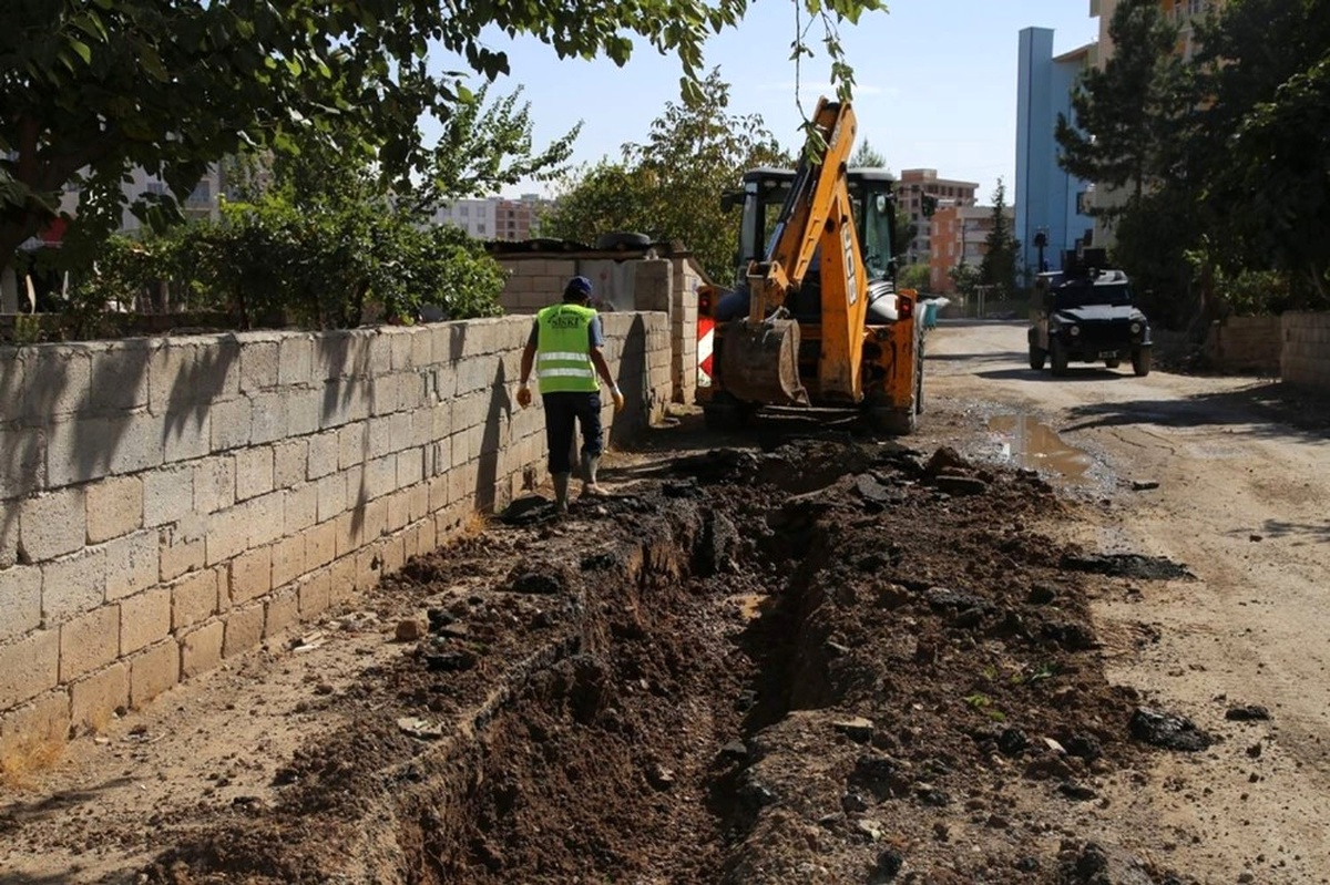 Siirt\'te Eskiyen İçme Suyu Hatları Yenileniyor