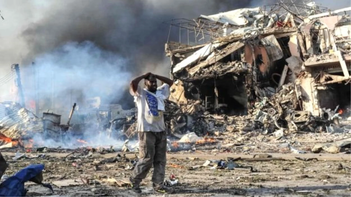 Somali\'de Bombalı Saldırı: En Az 20 Ölü