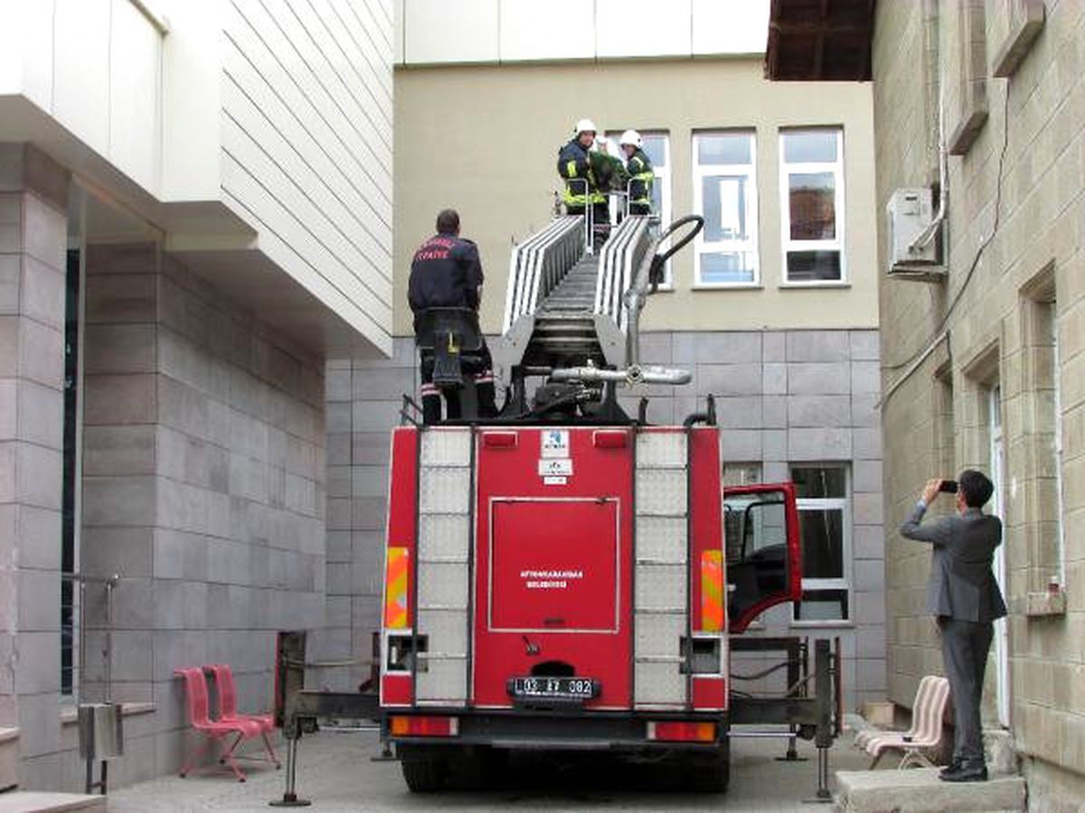 Tatbikatta Hasta Yakınını Canlandıran Personel Gerçekten Bayıldı
