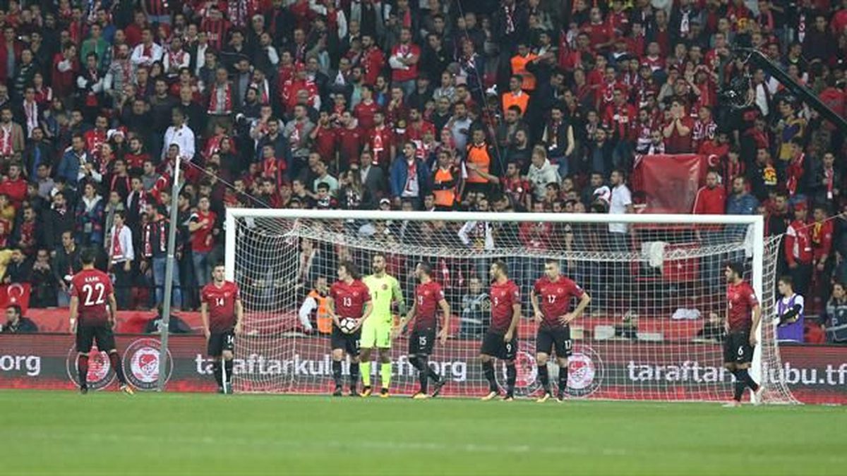 Türkiye Altı Basamak Geriledi