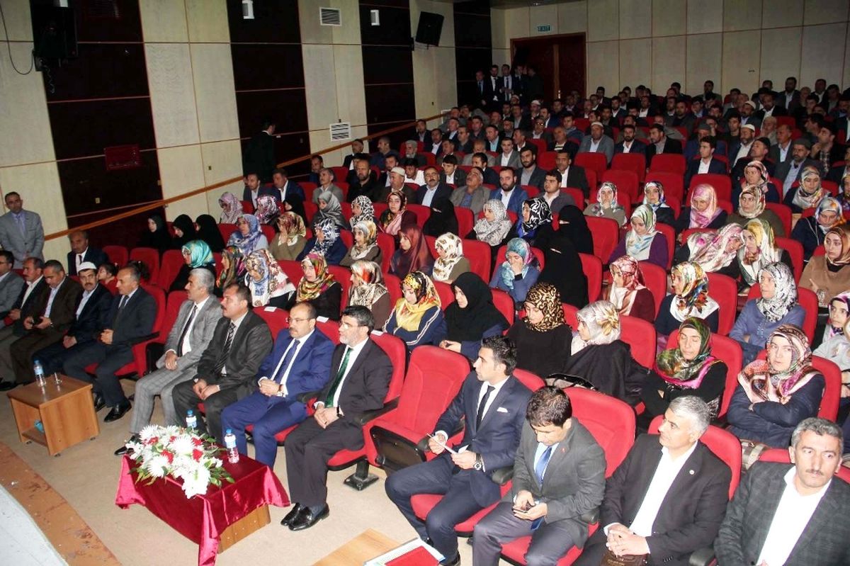 Vali Ustaoğlu: "Hipnotize Ederek Bu Milletin Üzerine Bombalar Yağdırdılar"