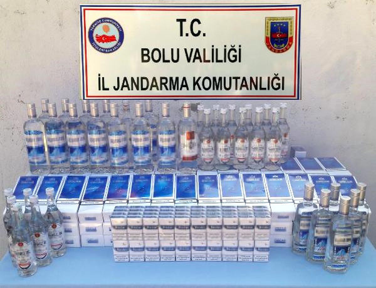 Yolcu Otobüsünde Kaçak Sigara ve İçki Ele Geçirildi