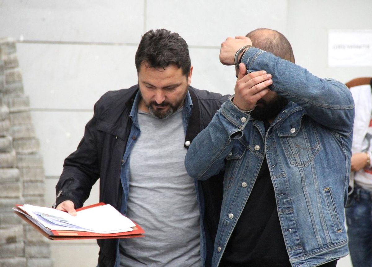 Yolcu Otobüsünden İnerken Uyuşturucu Hapla Yakalandı