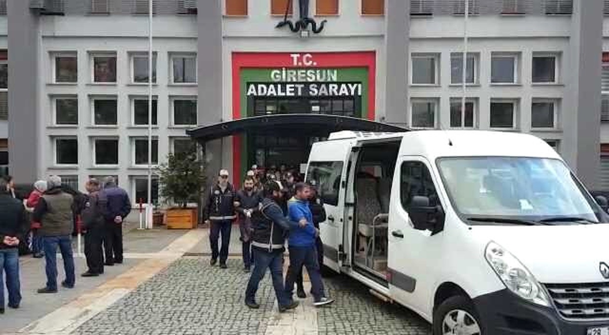 Ağlayarak Adliyeye Gelen 10 Muvazzaf Asker Tutuklandı