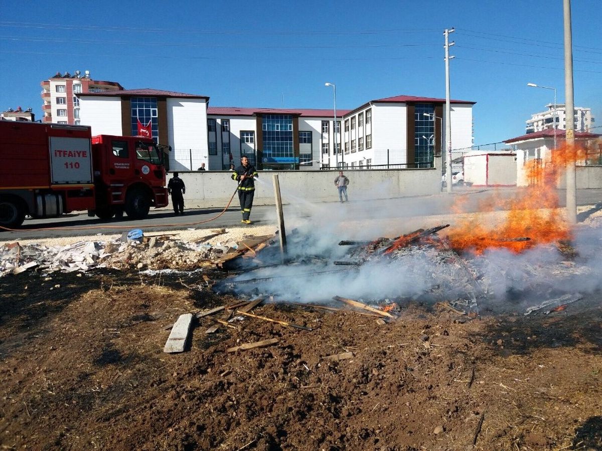 Anız Yangını İnşaat Kalıplarına Sıçradı