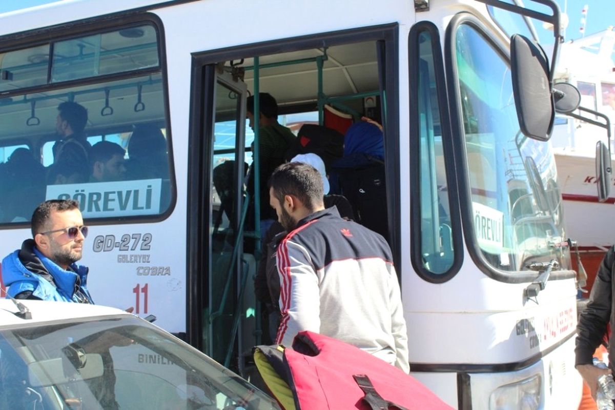 Ayvalık\'ta 54 Kaçak Yakalandı
