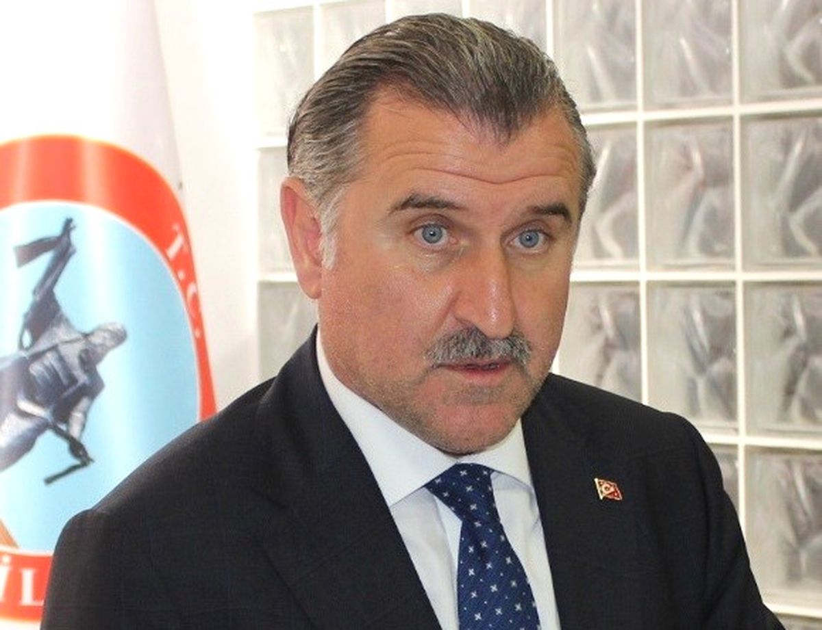 Bakan Bak\'tan O G.saray Taraftarına \'Geçmiş Olsun\' Telefonu