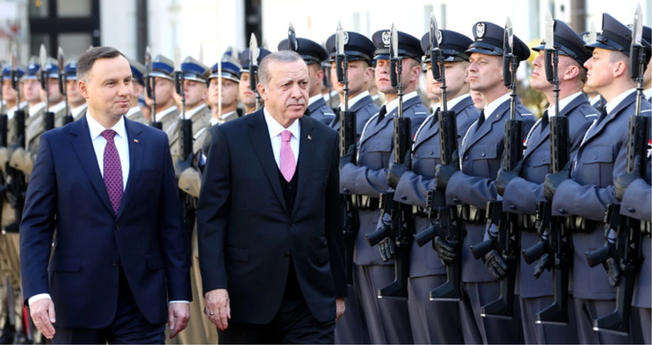 Cumhurbaşkanı Erdoğan Polonya\'da! Dede Efendi\'nin Eseriyle Karşıladılar