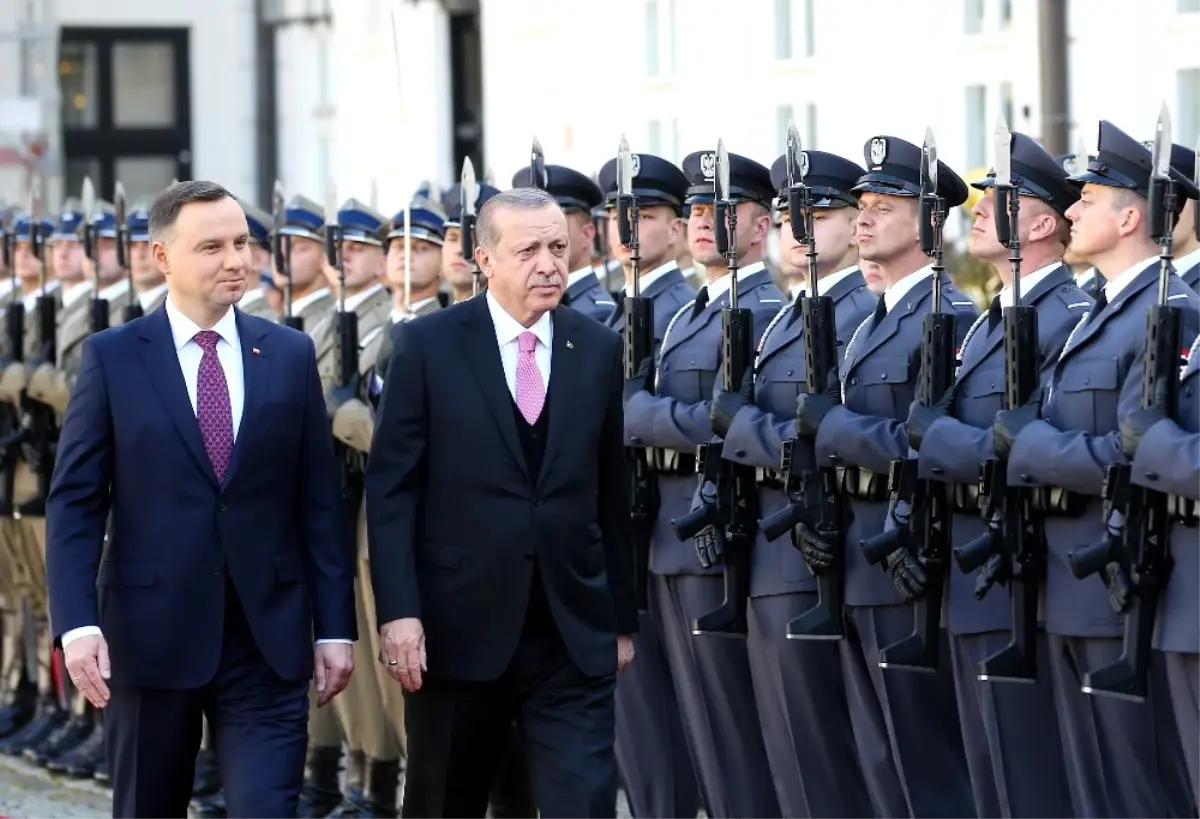 Cumhurbaşkanı Erdoğan, Polonya\'da Resmi Törenle Karşılandı